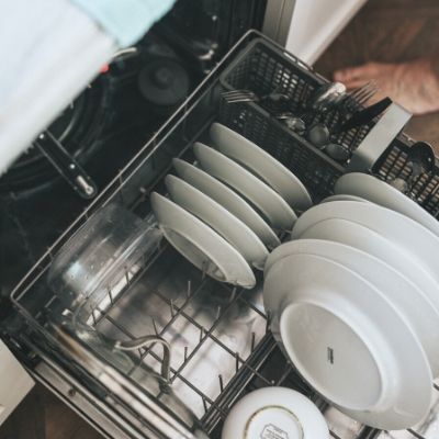 Lave-vaisselle - Home Cleaning Services - société de nettoyage de bureaux